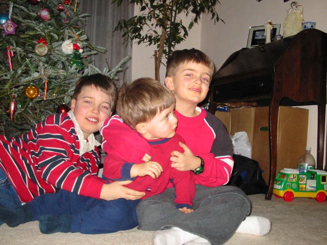 3boys.jpg (105427 bytes)